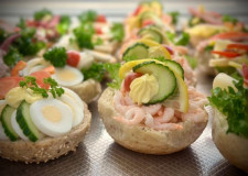 Påsmurte rundstykker